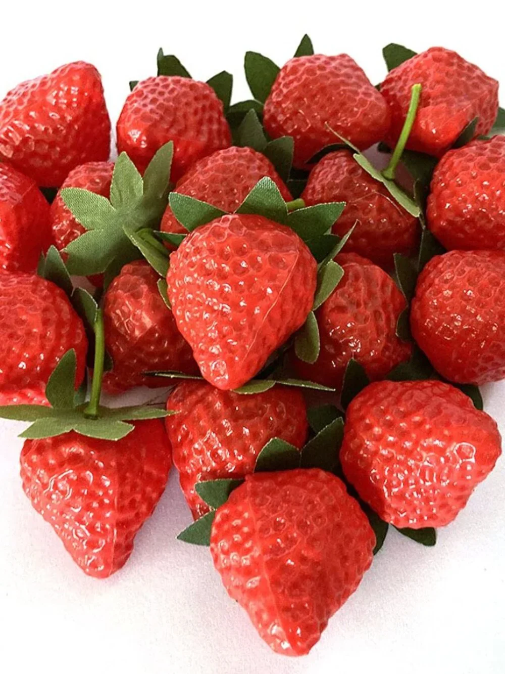Aliotech 18PCS Plastic Artificial Red Strawberries Fake Lifelike Simulation Real